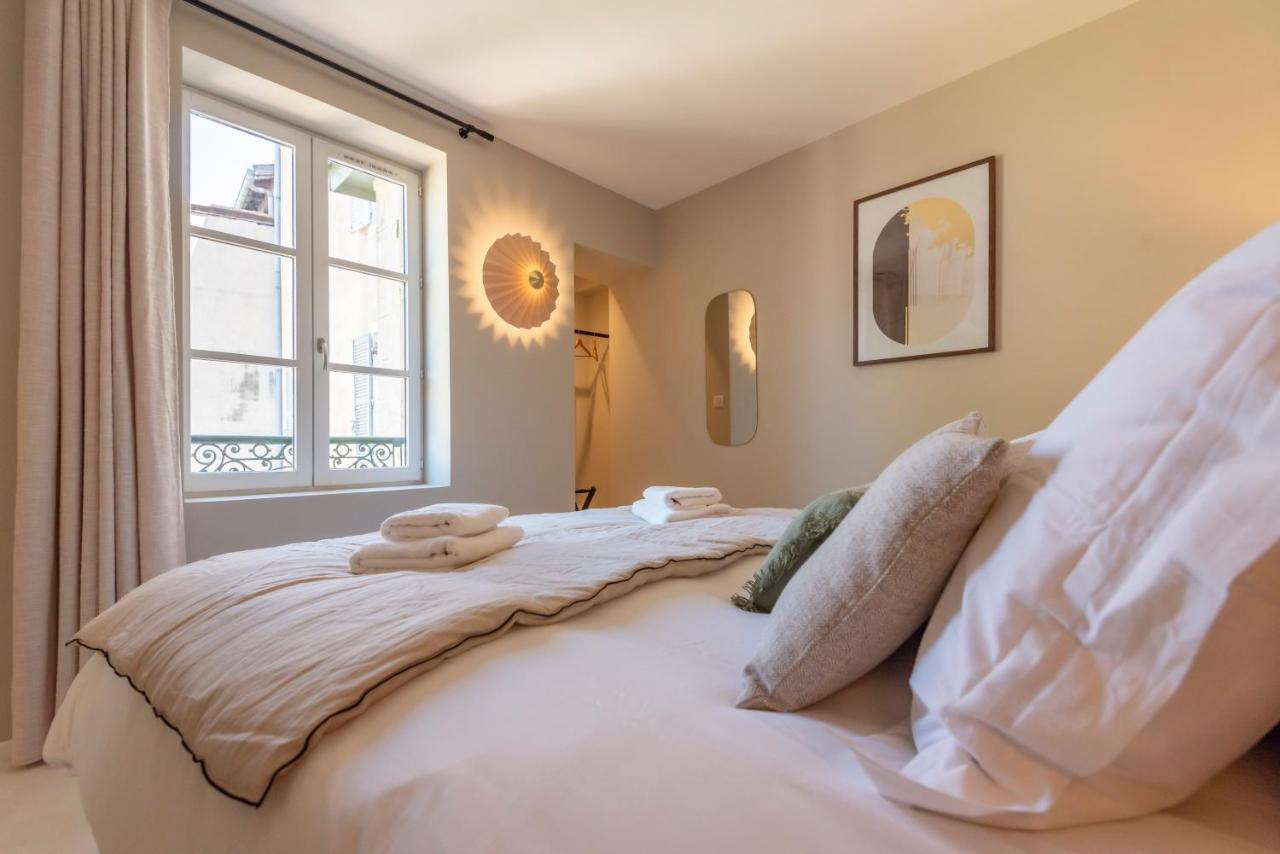 Le Cosy Chic . Proche Gare . Centre-Ville Macon . Neuf . Climatisation . Design . Wifi . Exterior photo